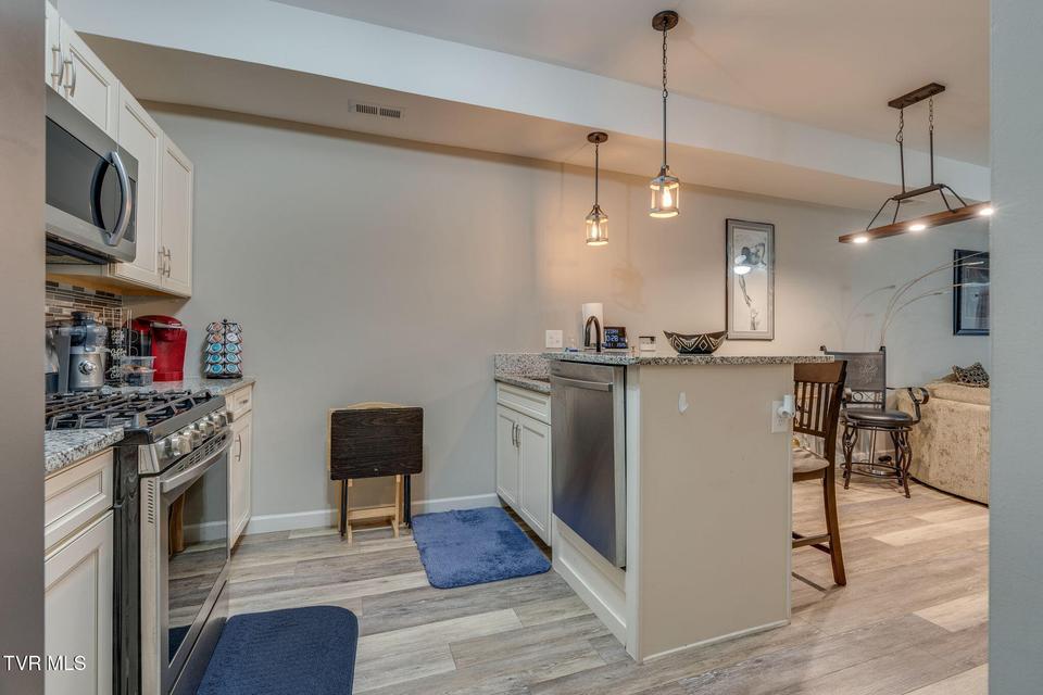 Photo #9: 1039 Traders Walk