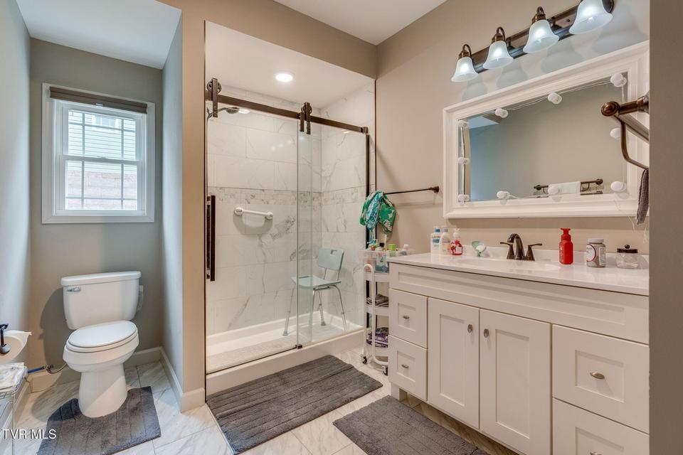 Photo #13: 1039 Traders Walk