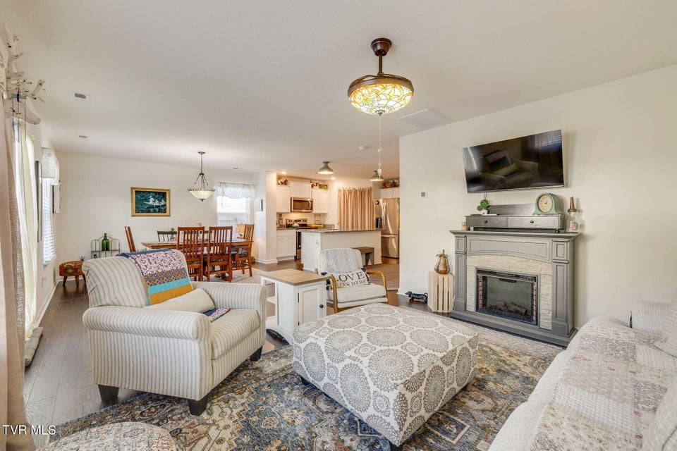 Photo #8: 701 Newtons Way