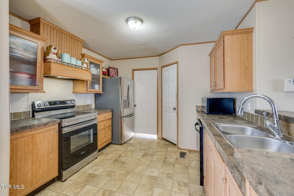 Photo #10: 175 Forest Road