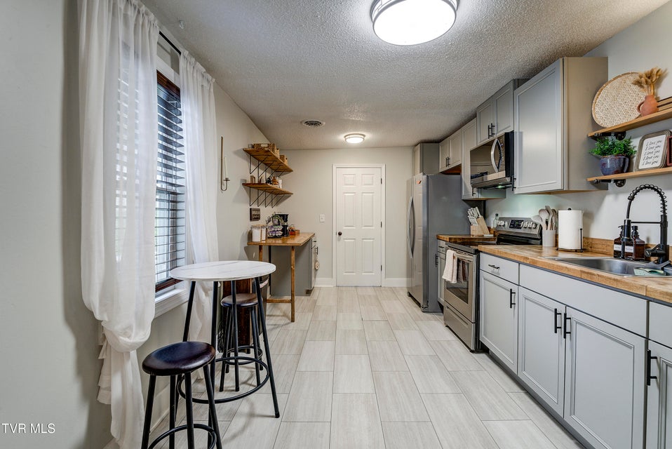 Photo #11: 706 Treadway Street