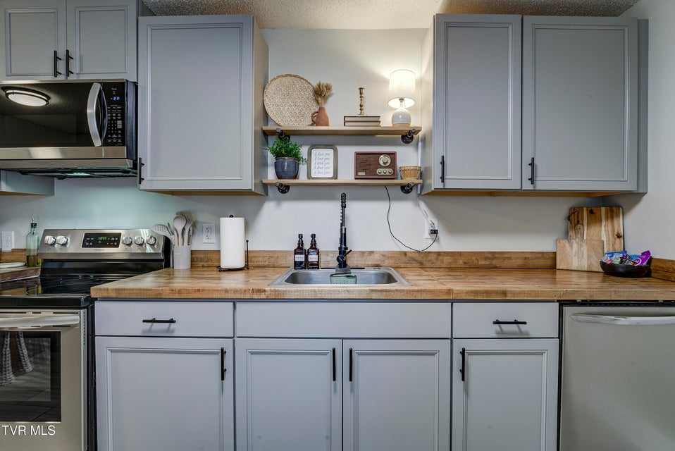 Photo #12: 706 Treadway Street