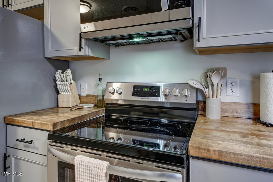 Photo #16: 706 Treadway Street