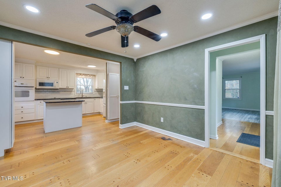 Photo #13: 4004 Lakeland Drive