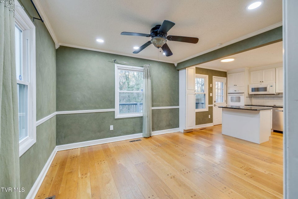 Photo #14: 4004 Lakeland Drive