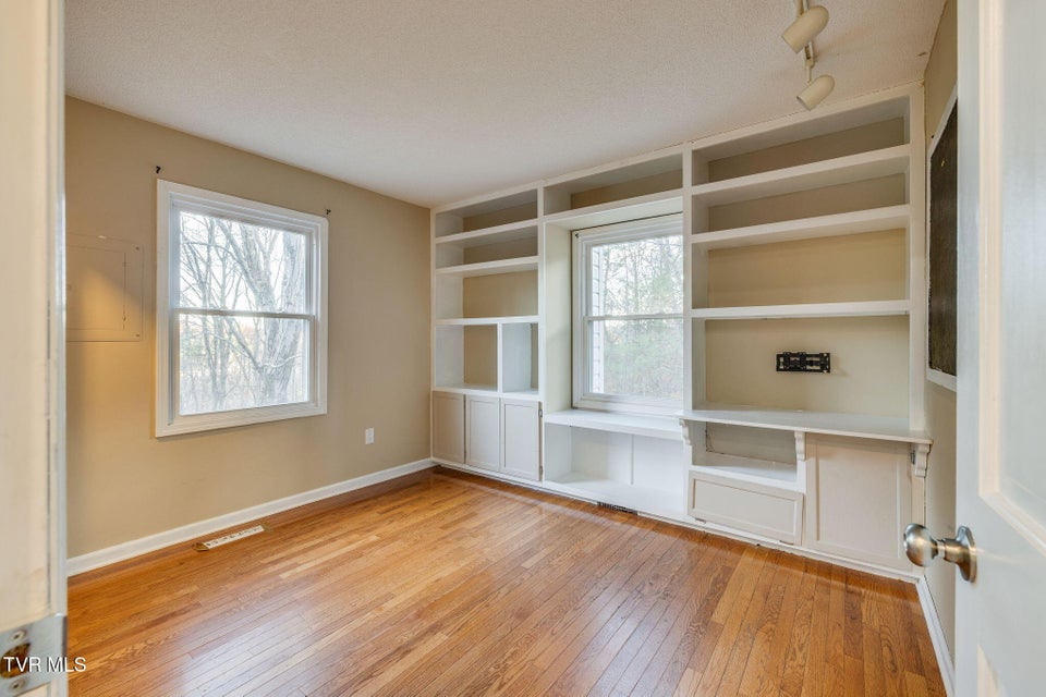 Photo #15: 4004 Lakeland Drive