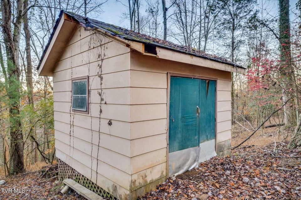 Photo #40: 4004 Lakeland Drive