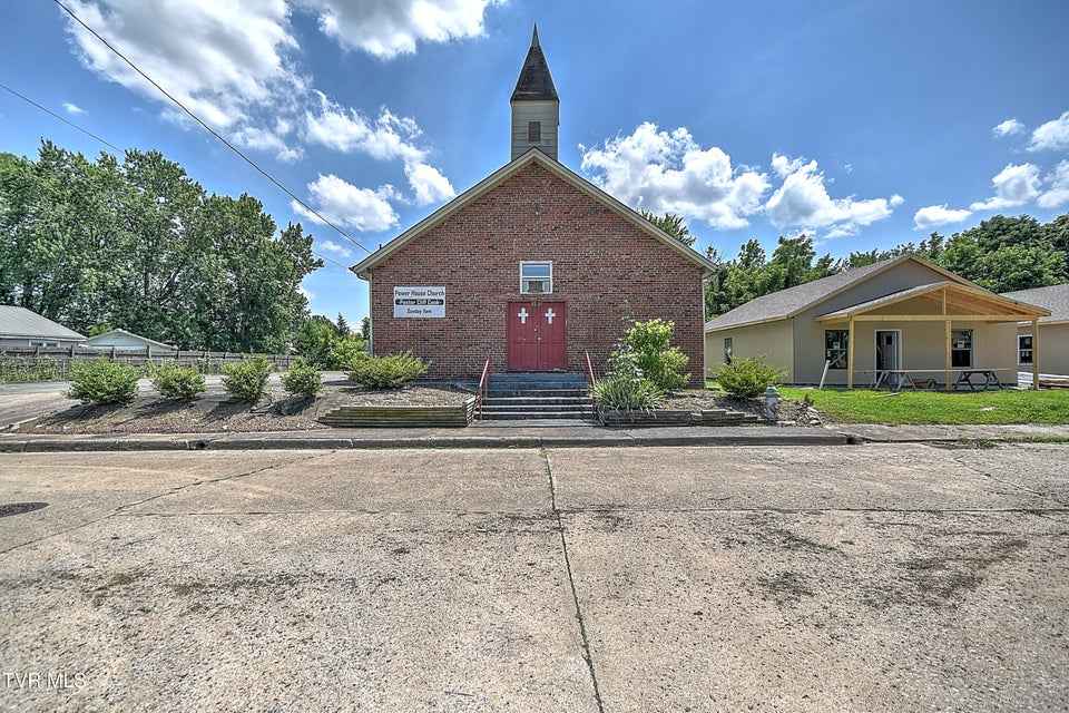 Photo #2: 2225 Ashwood Avenue