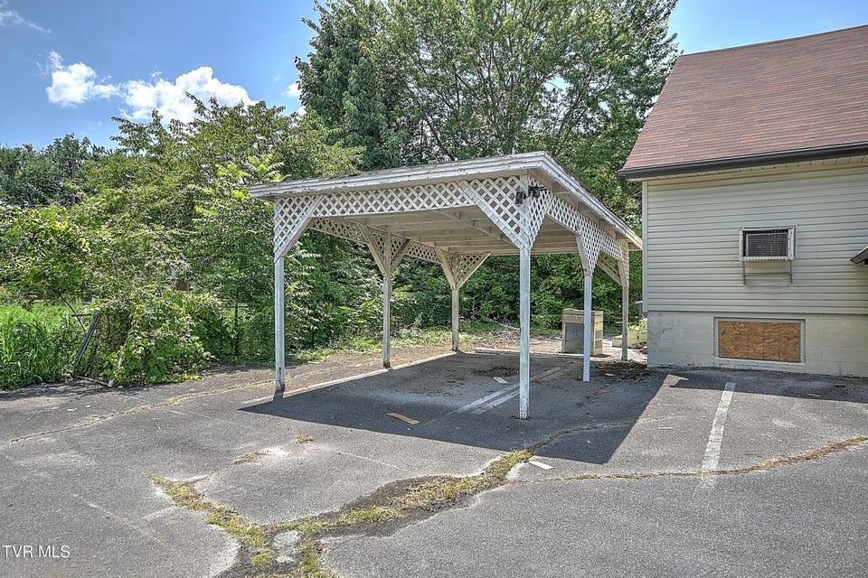 Photo #10: 2225 Ashwood Avenue