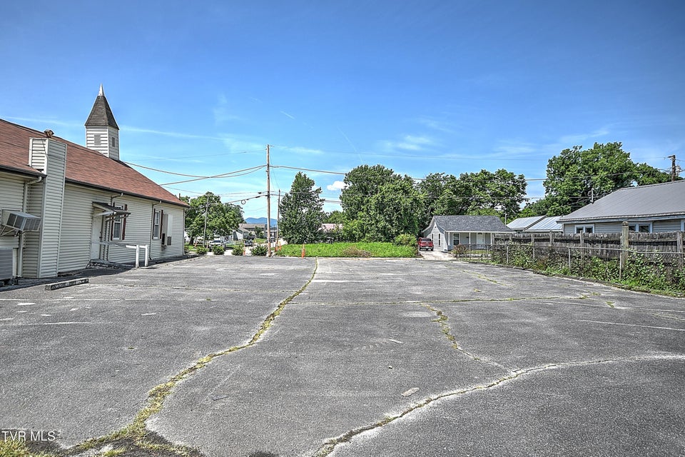 Photo #11: 2225 Ashwood Avenue