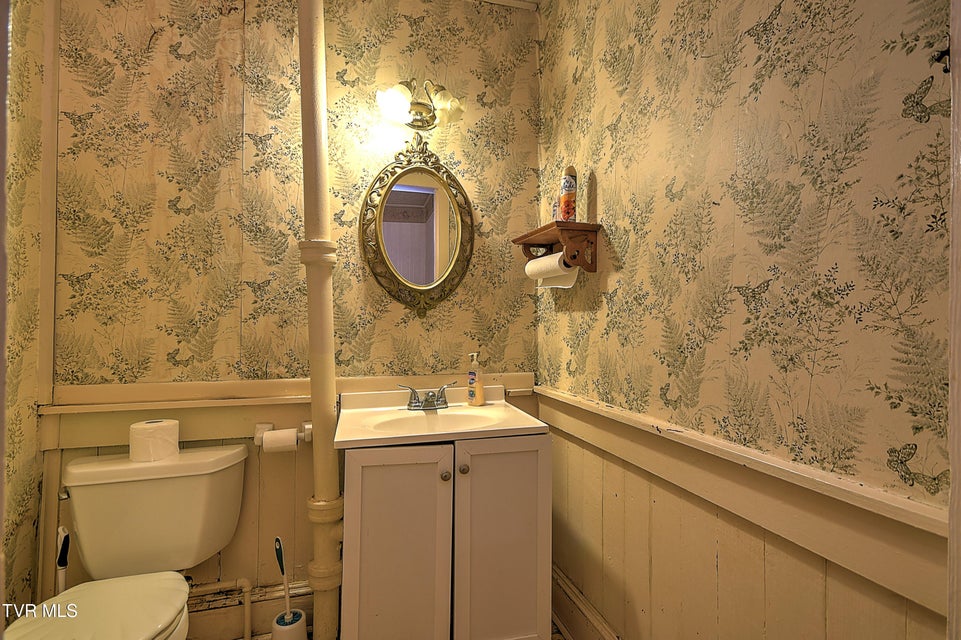 Photo #17: 2225 Ashwood Avenue