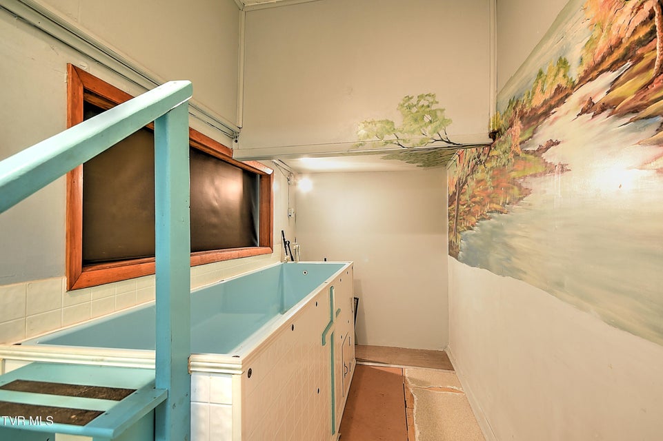 Photo #46: 2225 Ashwood Avenue