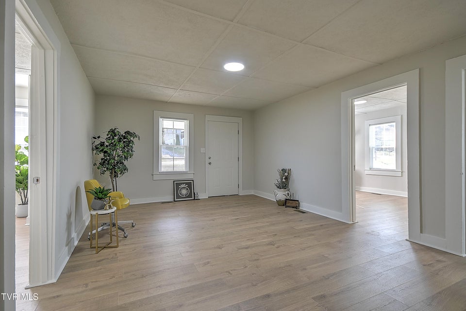 Photo #32: 2709 Broad Street