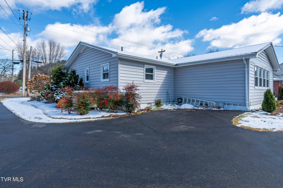 Photo #19: 419 College Street