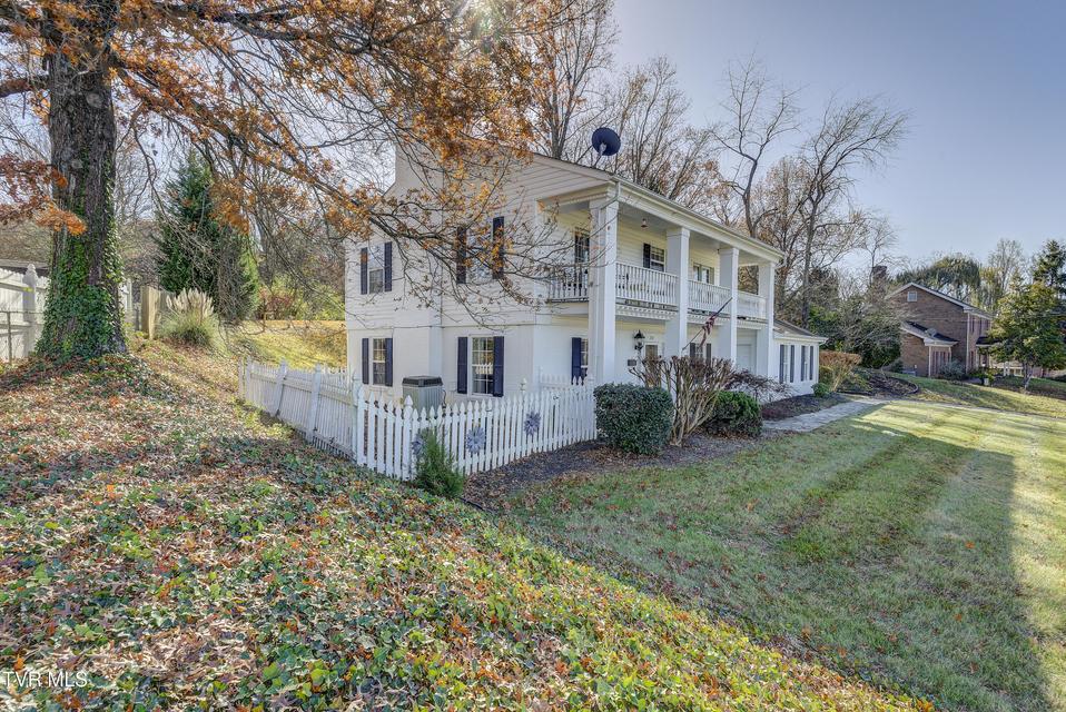 Photo #3: 312 Ivanhoe Drive