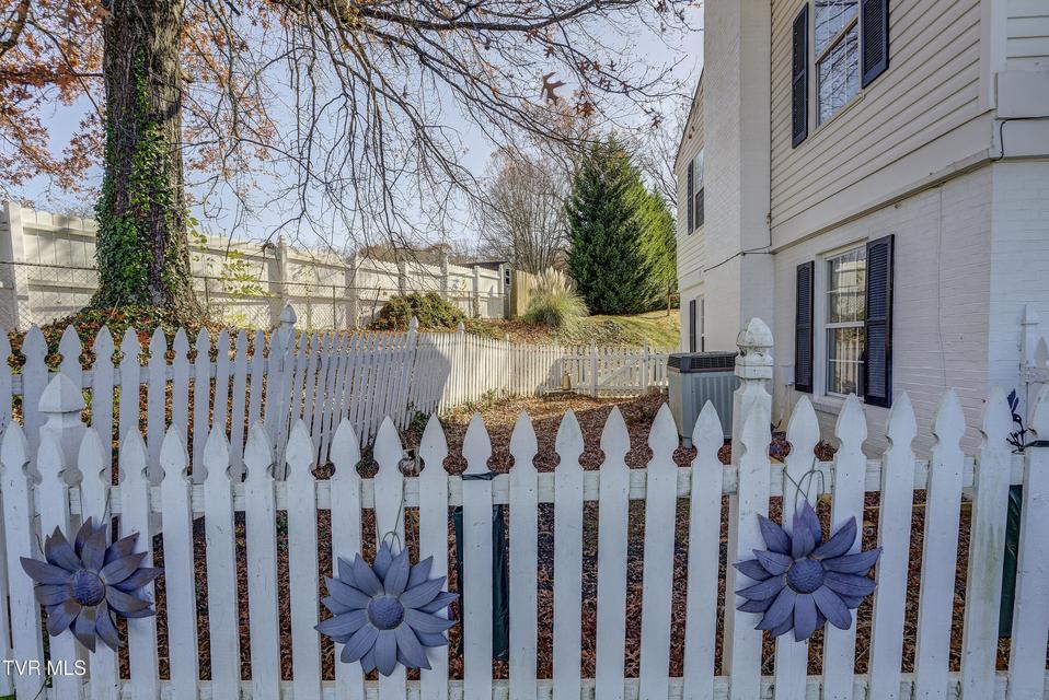 Photo #58: 312 Ivanhoe Drive