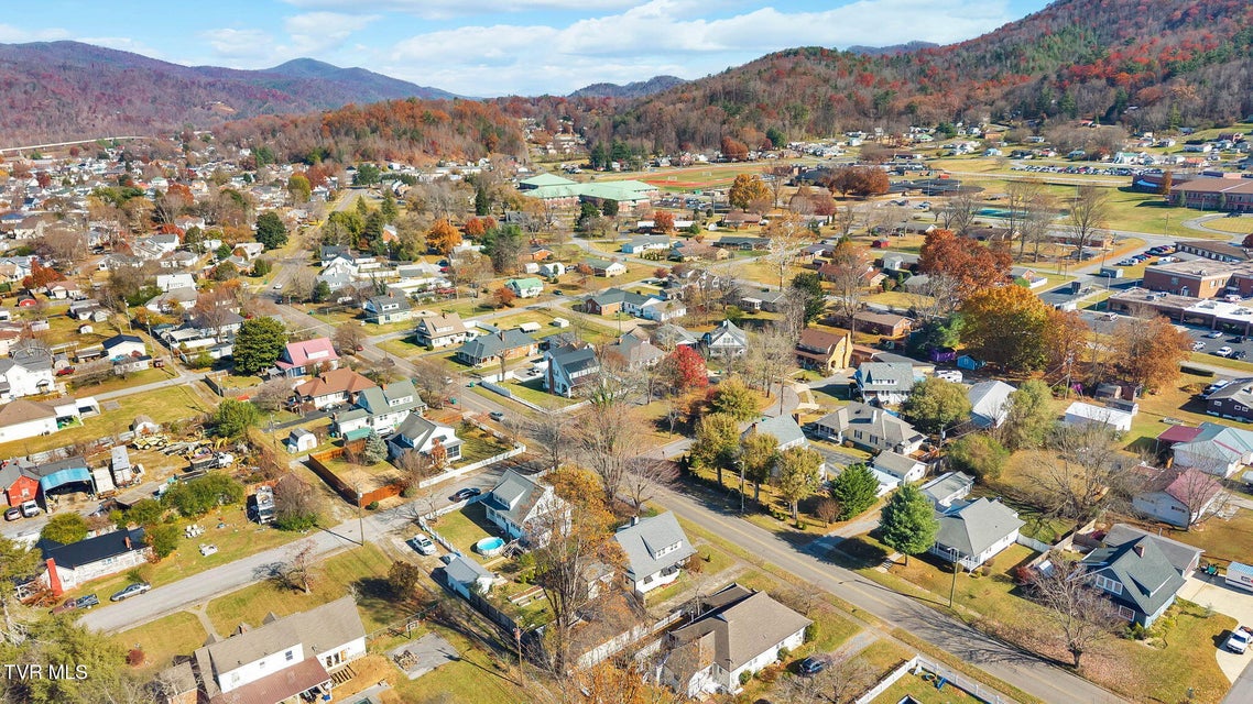 Photo #29: 639 Ohio Avenue