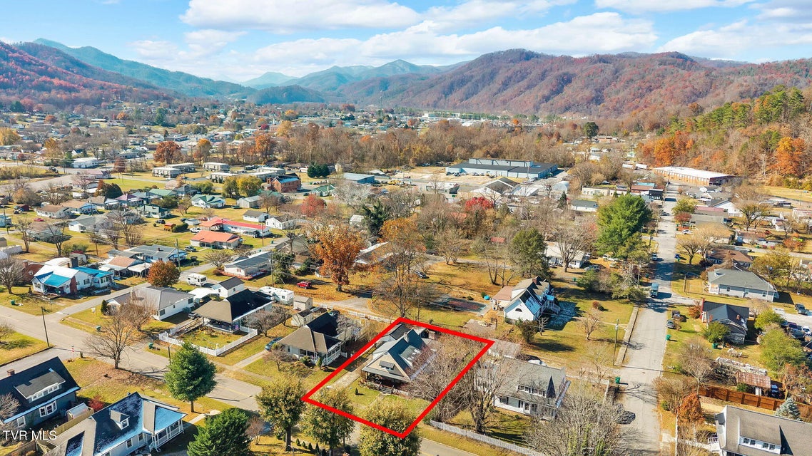 Photo #31: 639 Ohio Avenue