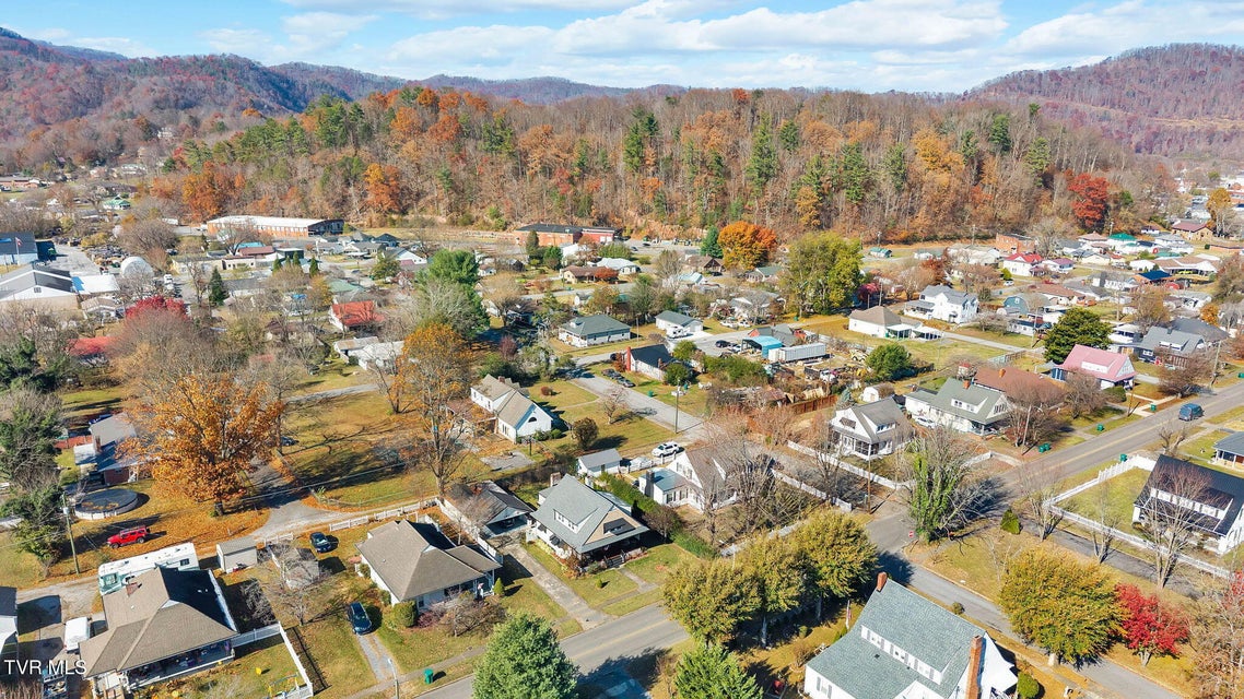 Photo #32: 639 Ohio Avenue