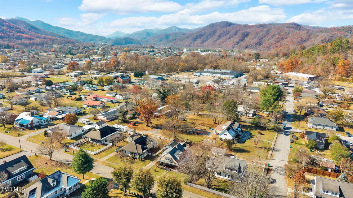 Photo #34: 639 Ohio Avenue