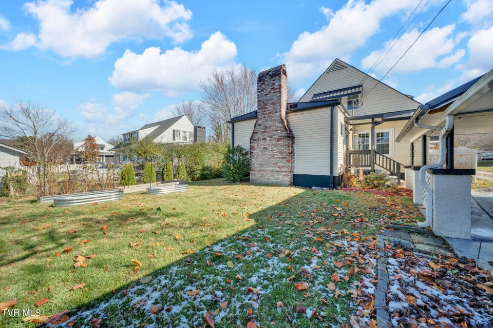 Photo #24: 639 Ohio Avenue