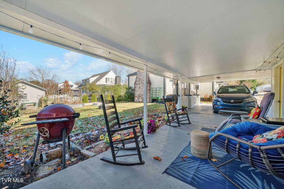 Photo #25: 639 Ohio Avenue