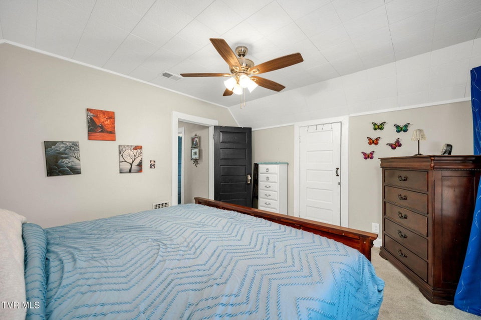 Photo #13: 639 Ohio Avenue