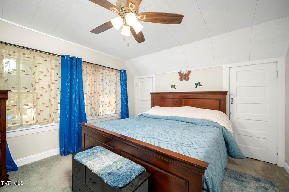 Photo #14: 639 Ohio Avenue