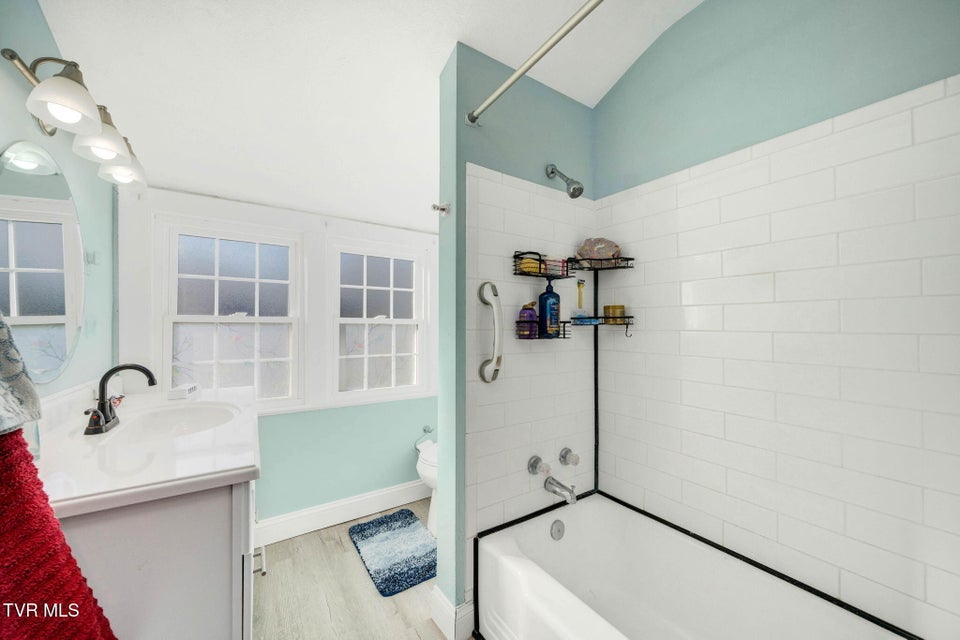 Photo #15: 639 Ohio Avenue