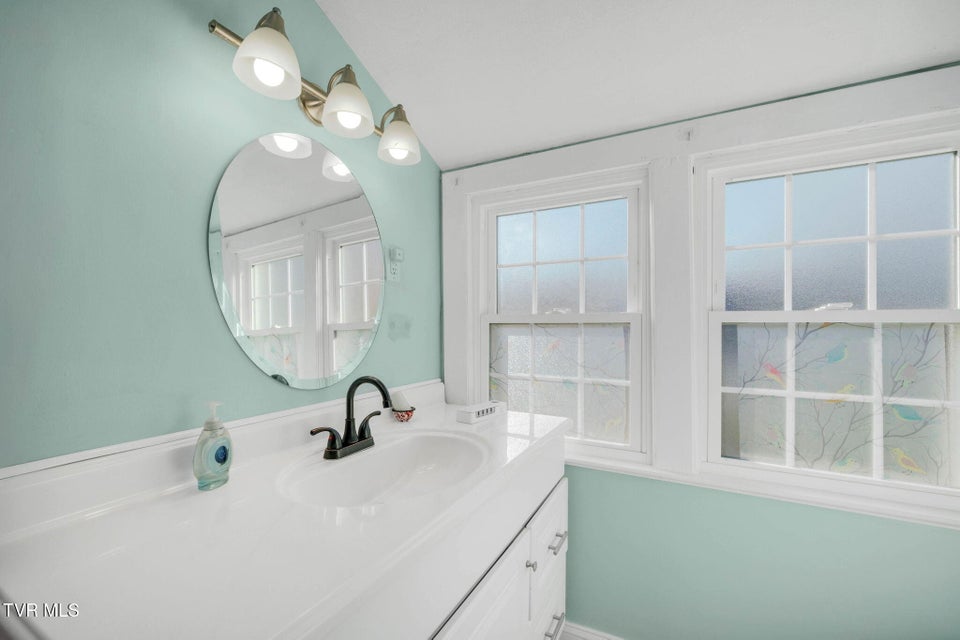 Photo #16: 639 Ohio Avenue