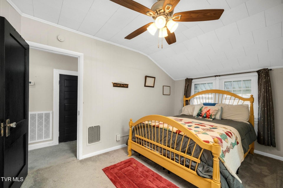 Photo #19: 639 Ohio Avenue