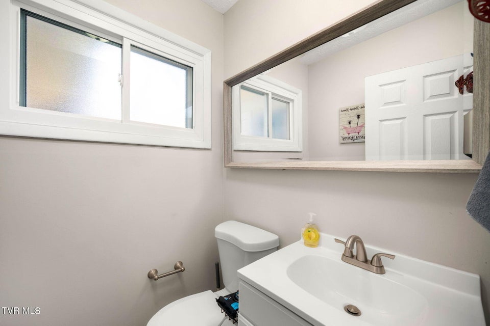 Photo #12: 639 Ohio Avenue