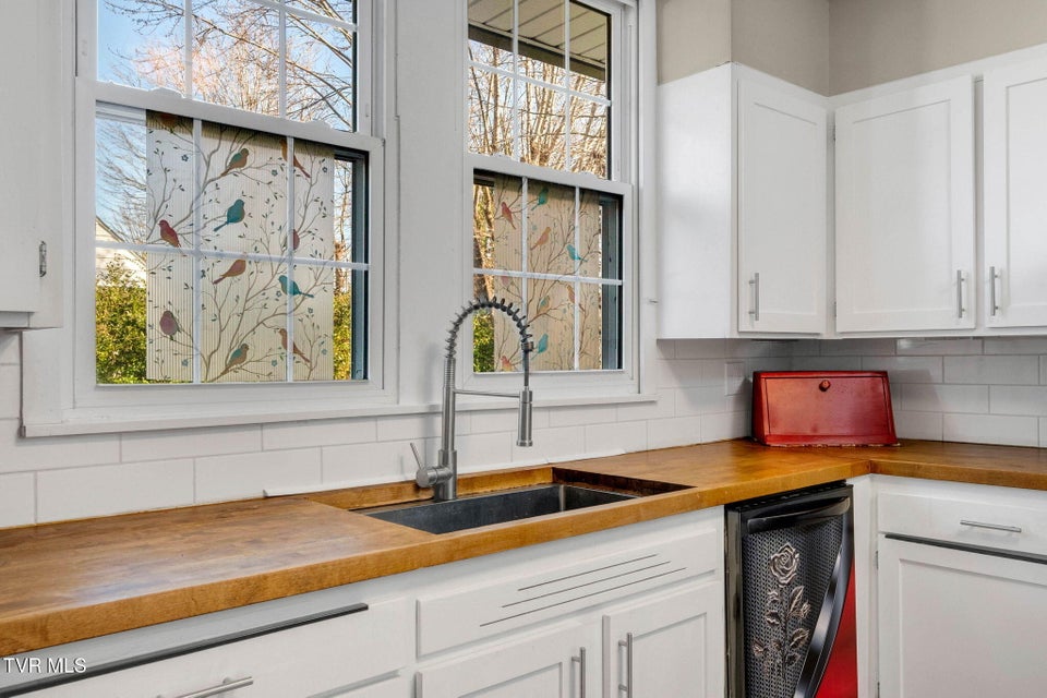 Photo #5: 639 Ohio Avenue