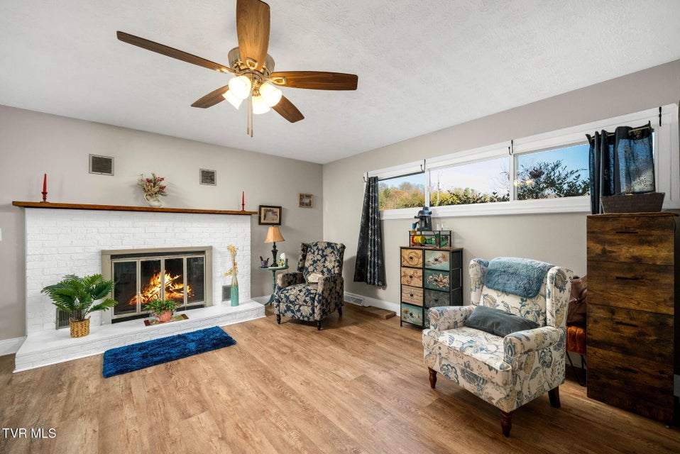 Photo #2: 639 Ohio Avenue