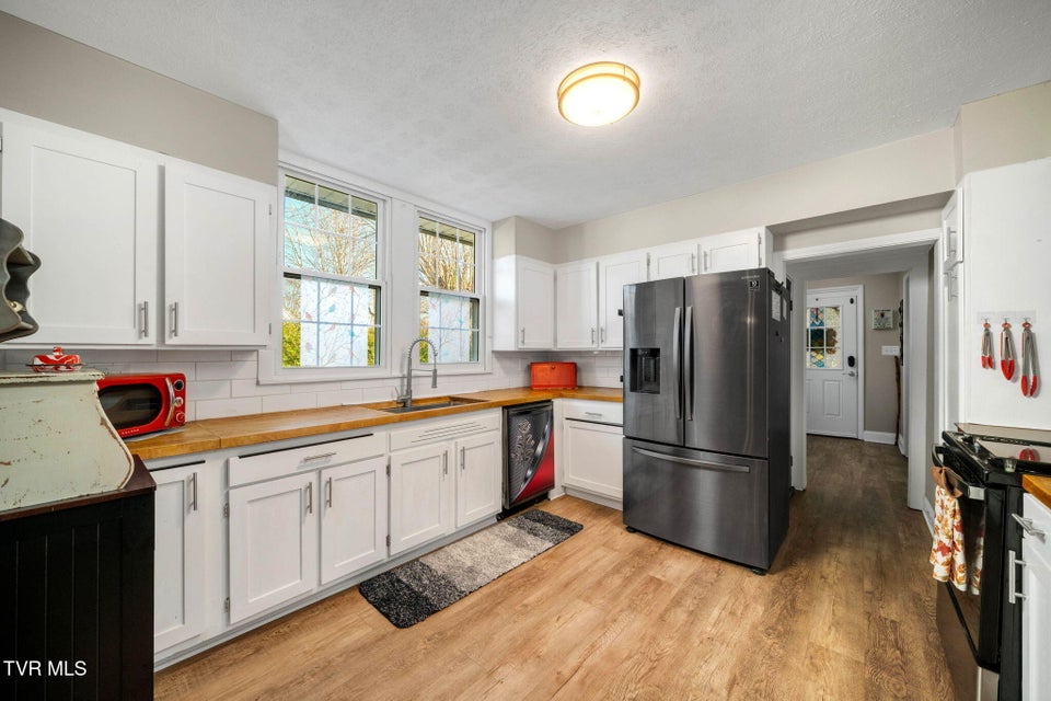 Photo #4: 639 Ohio Avenue