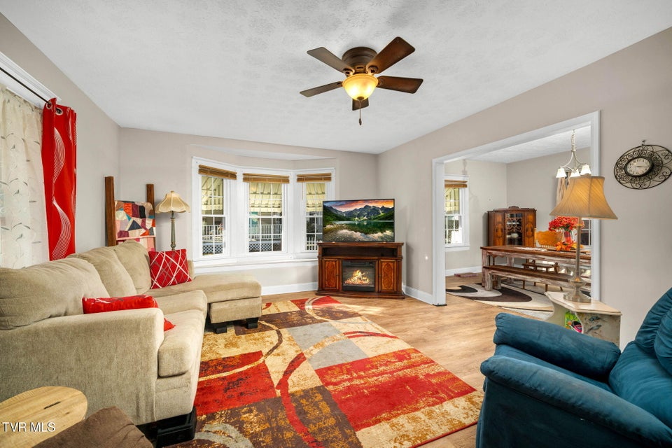 Photo #7: 639 Ohio Avenue