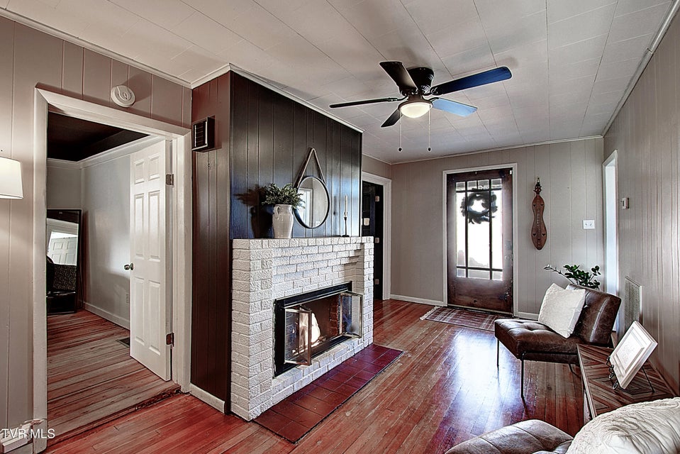 Photo #7: 102 Walnut Street