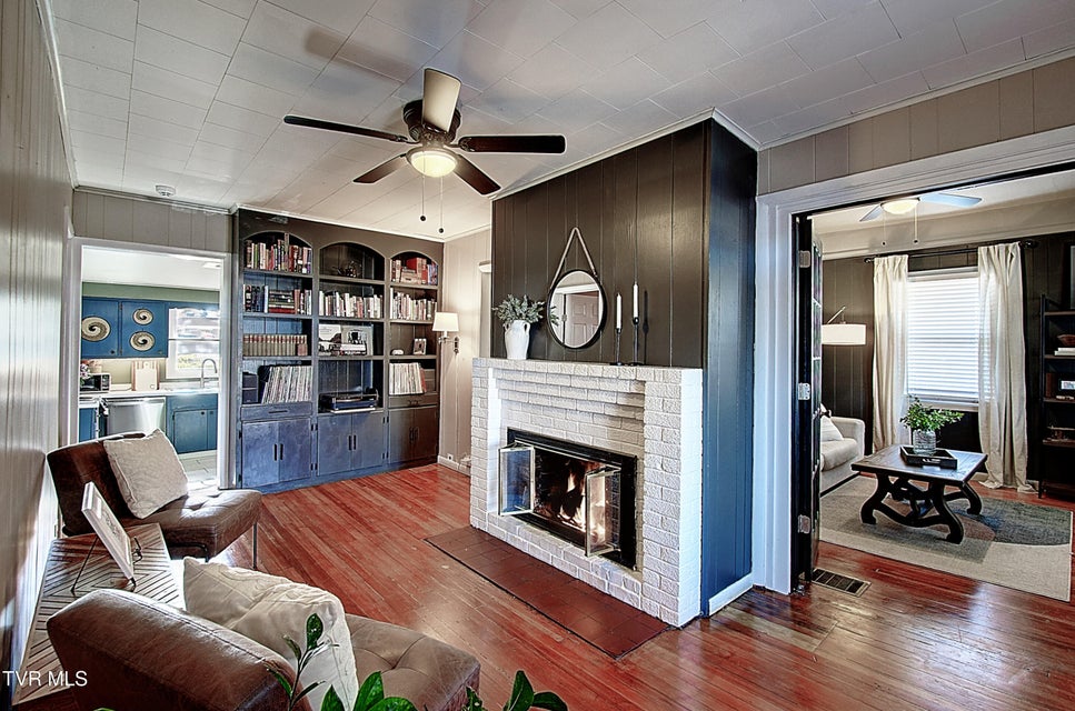 Photo #8: 102 Walnut Street