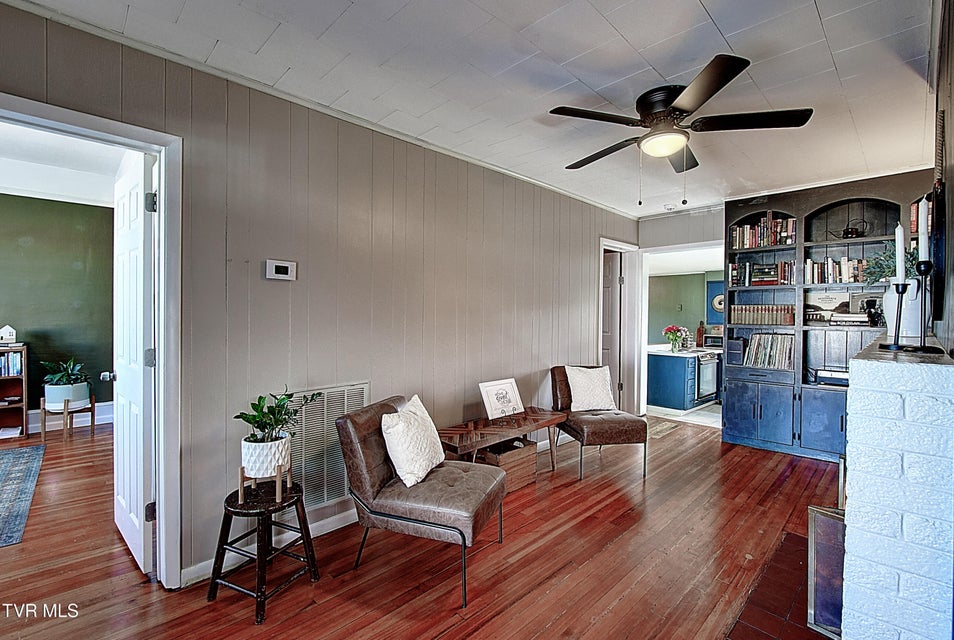 Photo #9: 102 Walnut Street