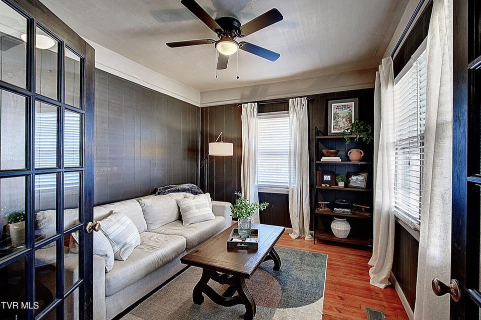 Photo #10: 102 Walnut Street