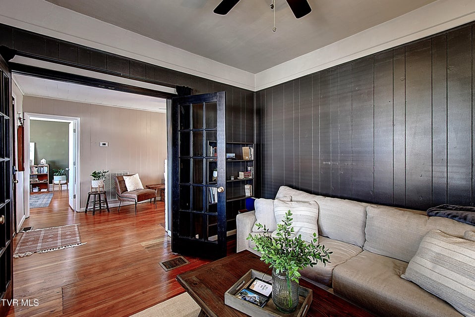 Photo #11: 102 Walnut Street