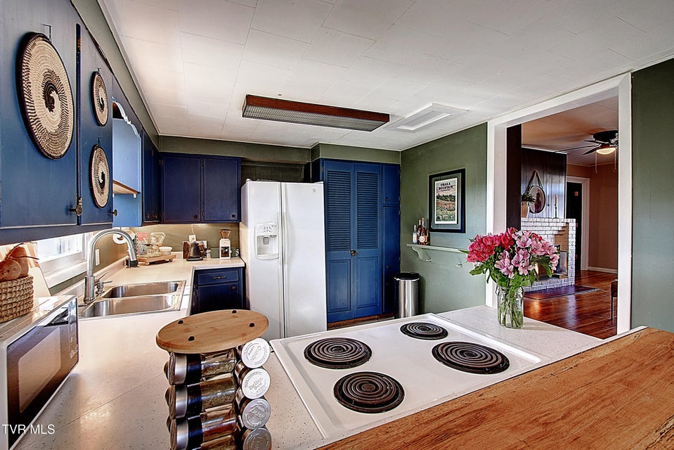 Photo #13: 102 Walnut Street