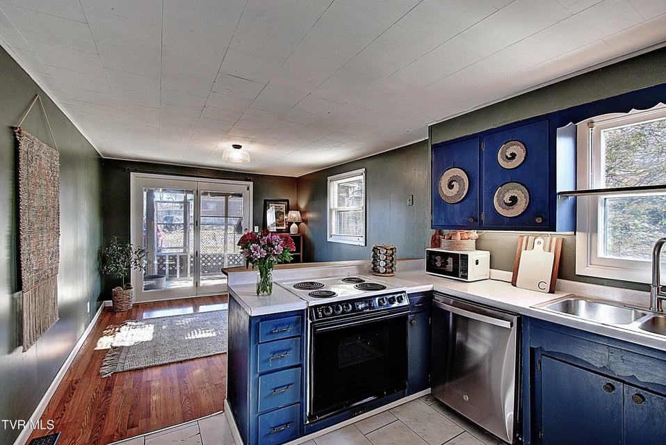 Photo #14: 102 Walnut Street