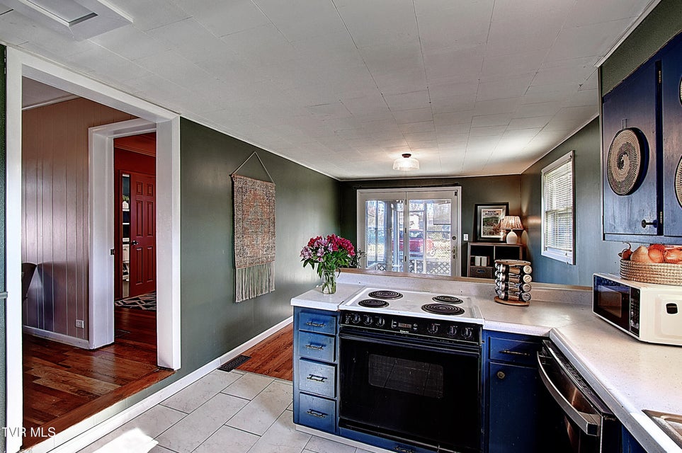 Photo #15: 102 Walnut Street