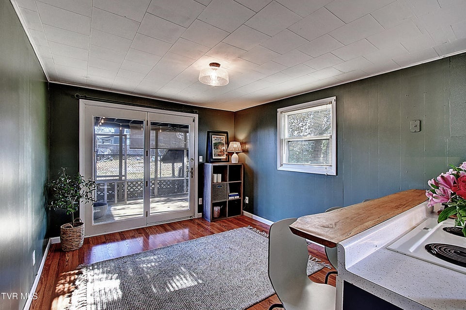 Photo #16: 102 Walnut Street