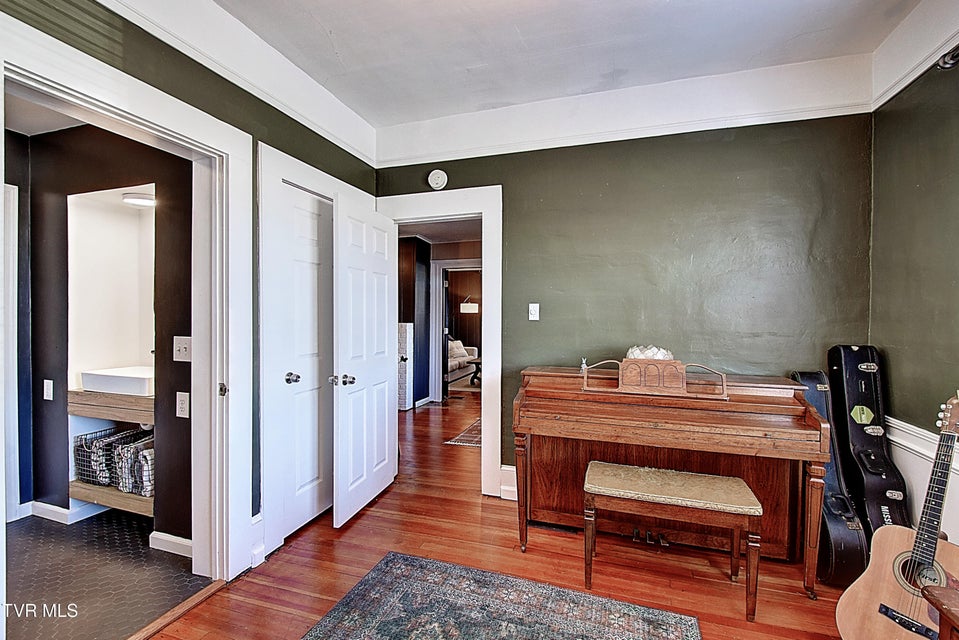 Photo #25: 102 Walnut Street