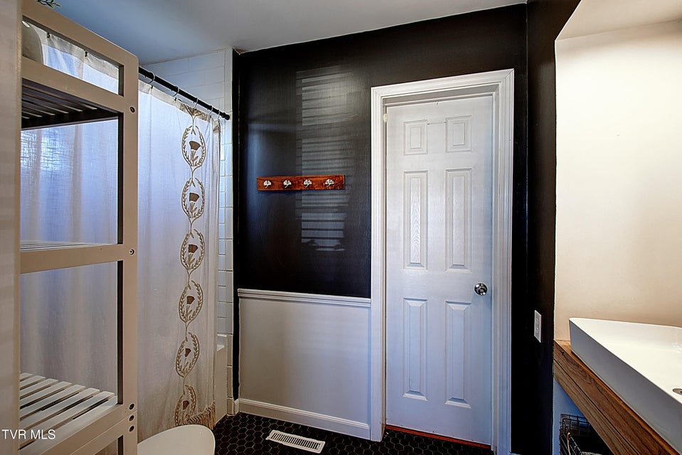 Photo #26: 102 Walnut Street