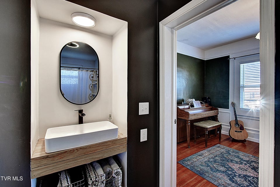 Photo #27: 102 Walnut Street