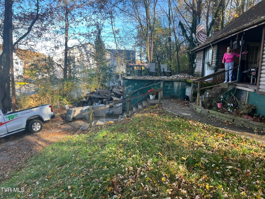 Photo #2: 306 Delaware Street