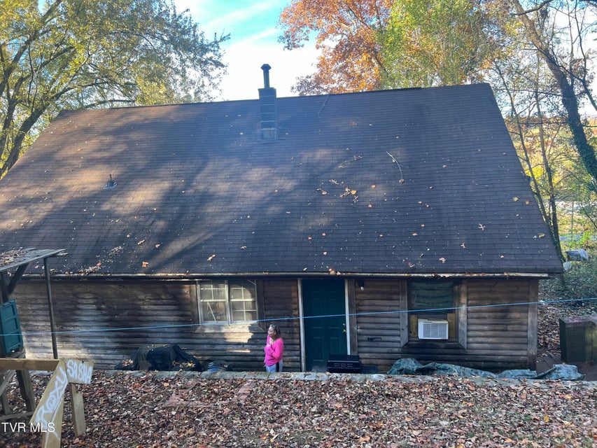 Photo #5: 306 Delaware Street